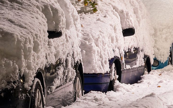 Attendre que la tempête passe : 5 conseils quand vous êtes pris dans la neige